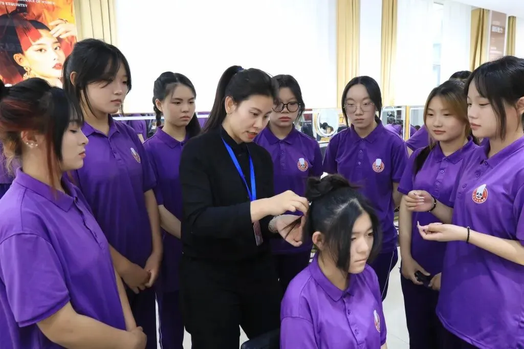 中考出分后新选择|技能成才,多元启航-第9张图片-四季读书网 中考出分后新选择|技能成才,多元启航-第9张图片-四季读书网
