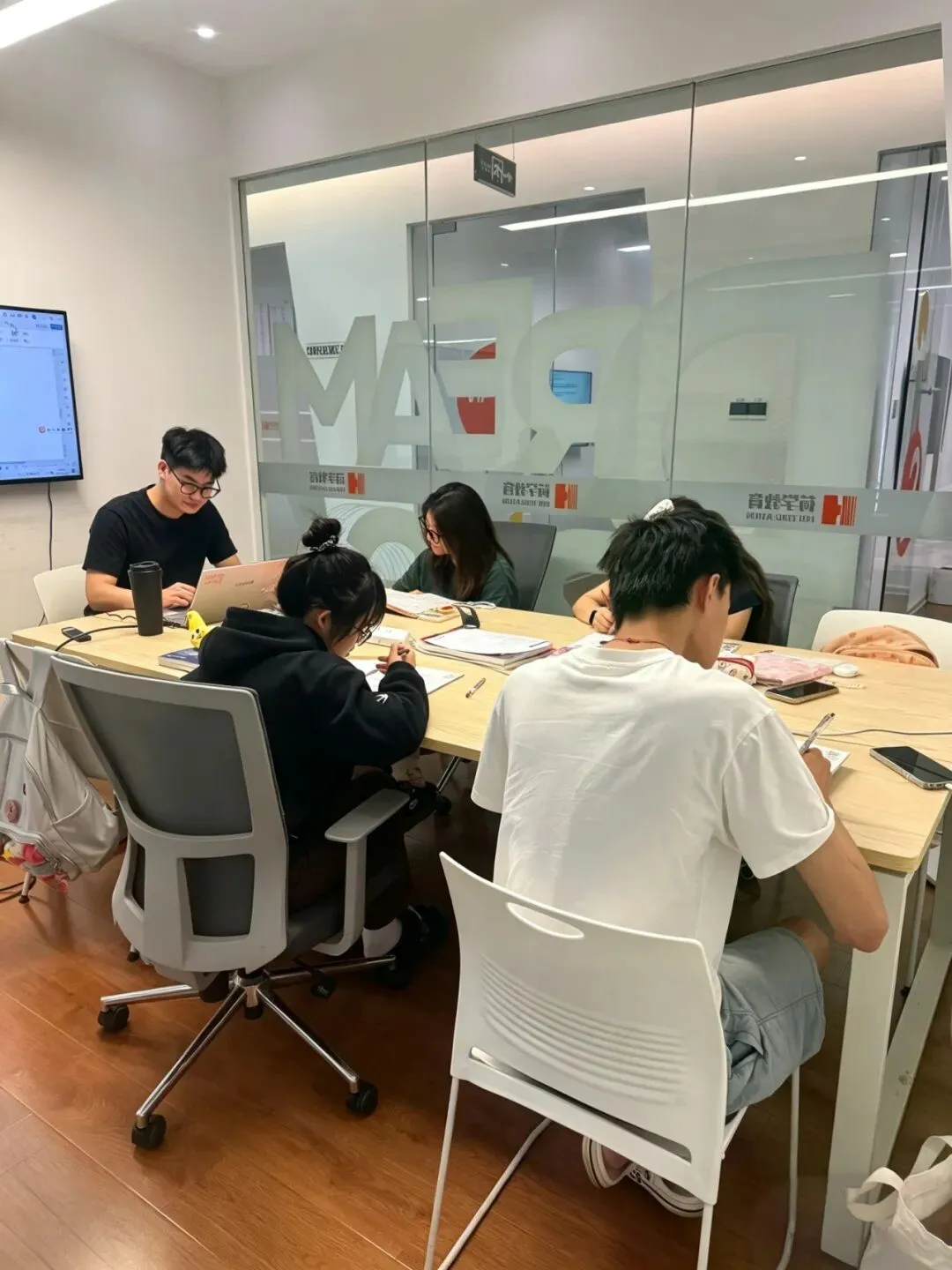 雅思月度模考来了!机考/笔考双轨还原,考后附专属诊断报告-第22张图片-四季读书网