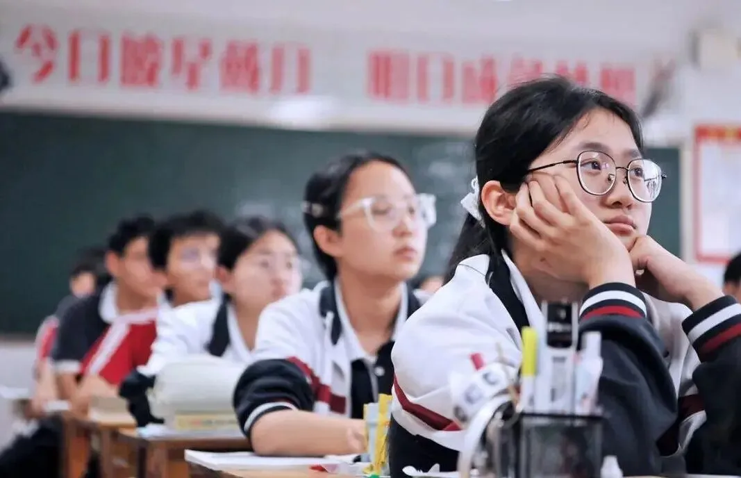 中考指标到校:重点初中考了高分,却输给了普通初中的校内排名-第3张图片-四季读书网