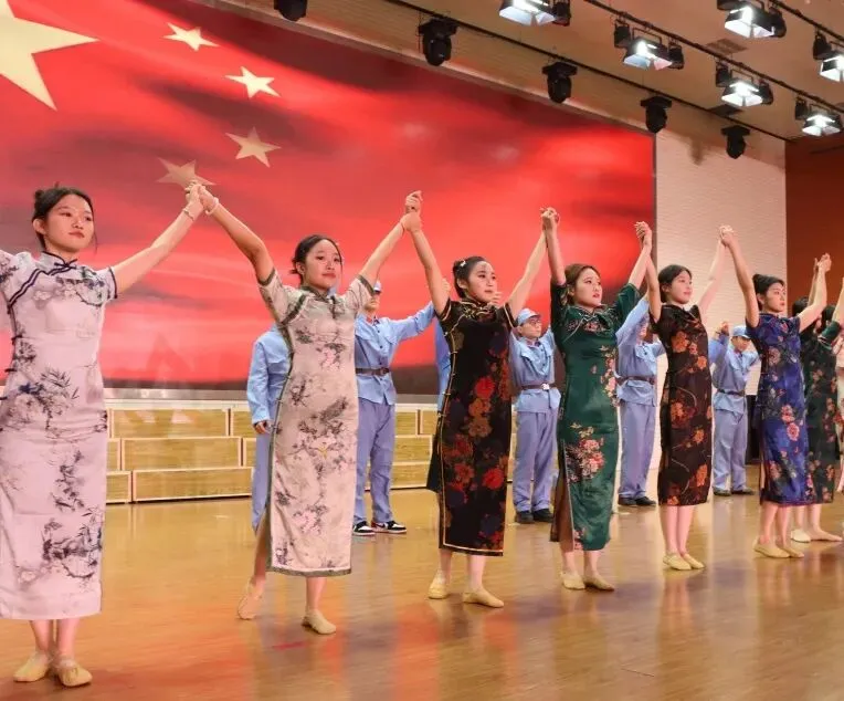中考392,高考591:那个选了“春考”的女孩,打了场漂亮的翻身仗-第8张图片-四季读书网