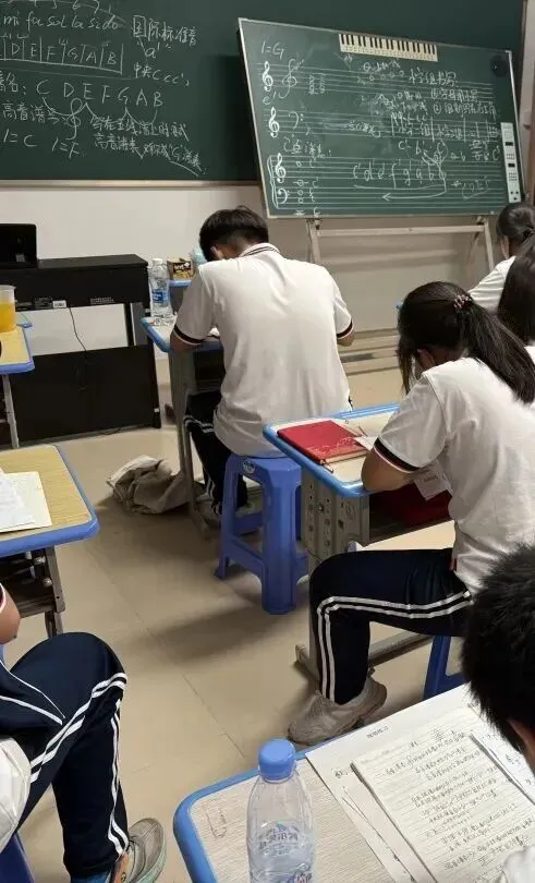 鹤山中考16日放榜!这所学校4000万助学金兜底 !!江门初升高家长必看 !-第39张图片-四季读书网 鹤山中考16日放榜!这所学校4000万助学金兜底 !!江门初升高家长必看 !-第39张图片-四季读书网