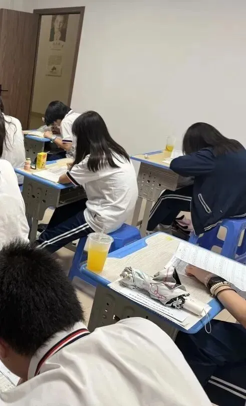 鹤山中考16日放榜!这所学校4000万助学金兜底 !!江门初升高家长必看 !-第40张图片-四季读书网 鹤山中考16日放榜!这所学校4000万助学金兜底 !!江门初升高家长必看 !-第40张图片-四季读书网