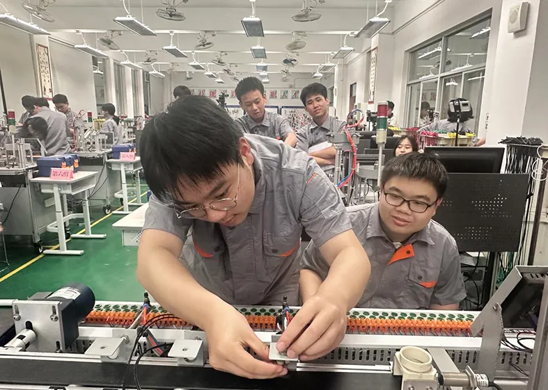 2026年东莞市信息技术学校招生简章(中考成绩录取咨询)-第19张图片-四季读书网