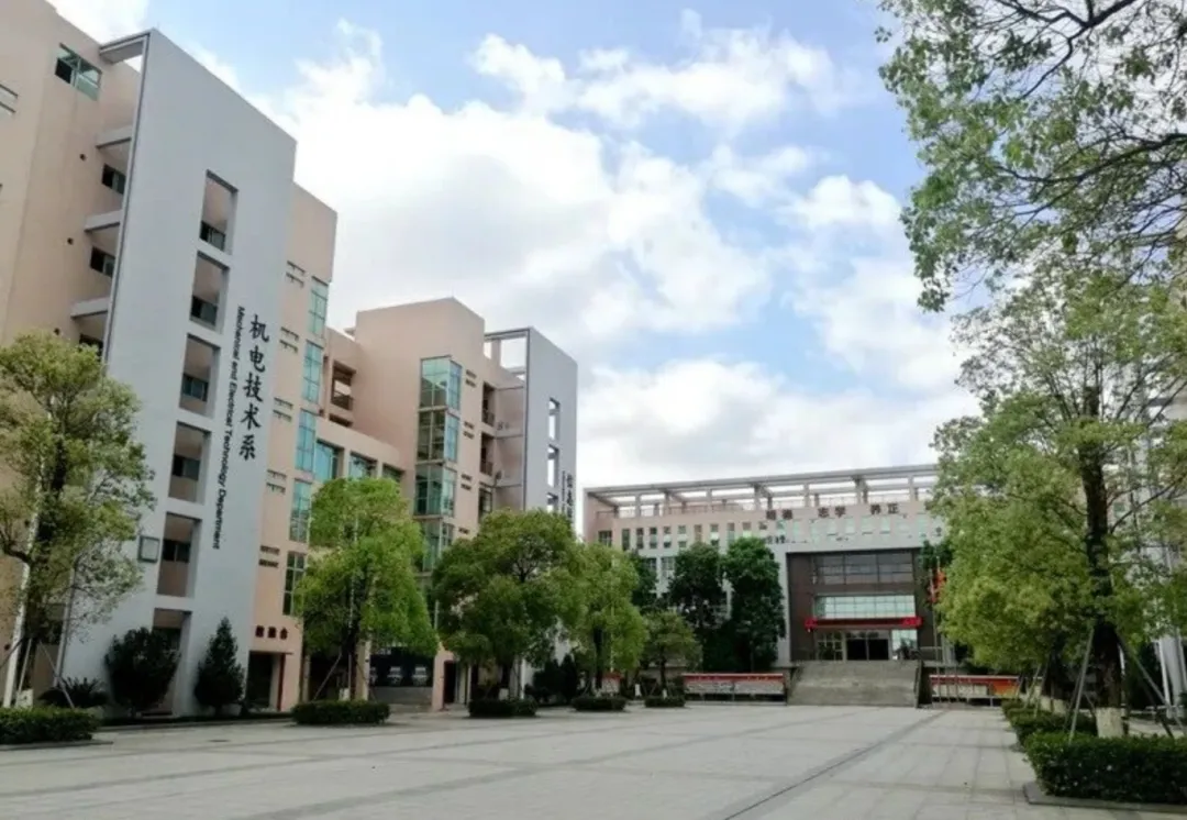 东莞市信息技术学校2026招生简章(中考放榜版)-第9张图片-四季读书网 东莞市信息技术学校2026招生简章(中考放榜版)-第9张图片-四季读书网