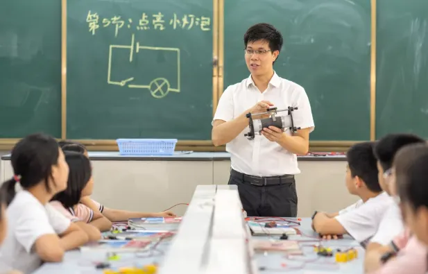来认识中考“学霸”背后的名师“天团”-第10张图片-四季读书网