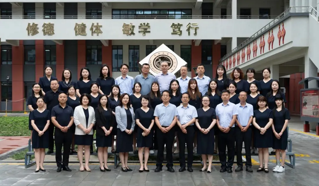 【中考季·校园拾光·伍】师持丹心授业 生随盛夏逐光——西安市第二十六中学教育集团新高一教师团队硬核亮相-第2张图片-四季读书网 【中考季·校园拾光·伍】师持丹心授业 生随盛夏逐光——西安市第二十六中学教育集团新高一教师团队硬核亮相-第2张图片-四季读书网