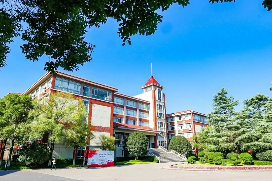 你的中考分数能拿多少奖学金?上海国际学校补录汇总来了!-第17张图片-四季读书网 你的中考分数能拿多少奖学金?上海国际学校补录汇总来了!-第17张图片-四季读书网