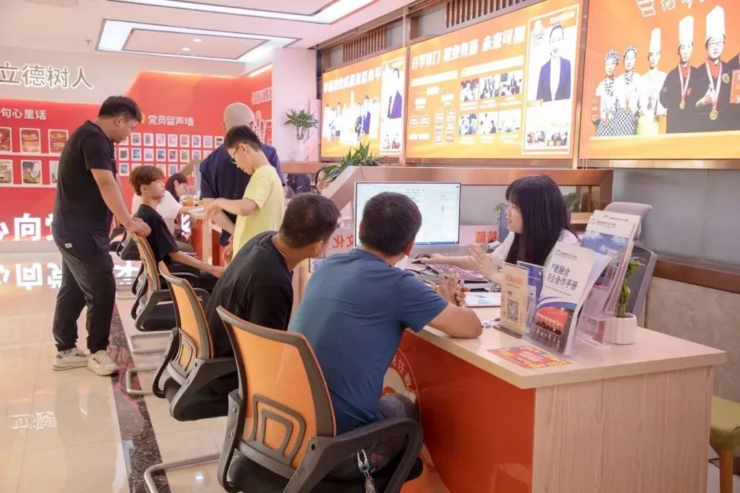 福建中考成绩还未公布,家长学生就已经纷纷行动起来!-第6张图片-四季读书网