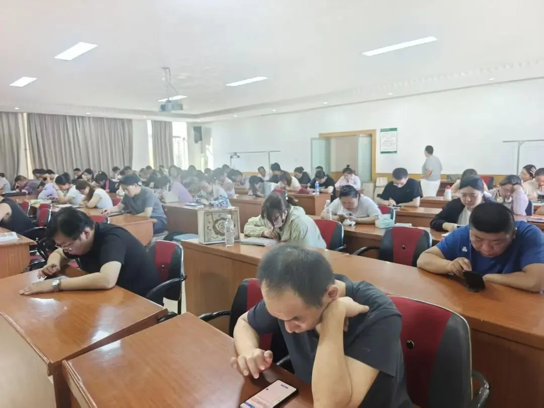 敦煌医学执考夜校举行第二次模拟考试-第1张图片-四季读书网