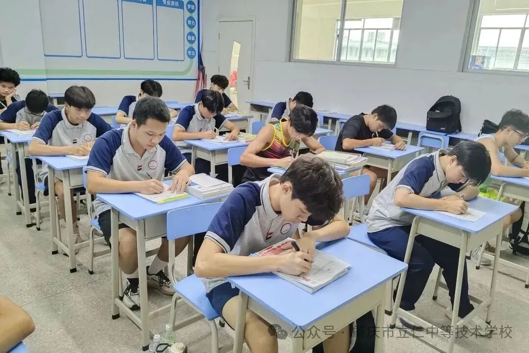 中考分数已定,选对赛道圆你大学梦!来立仁,升学就业两不误!-第52张图片-四季读书网 中考分数已定,选对赛道圆你大学梦!来立仁,升学就业两不误!-第52张图片-四季读书网