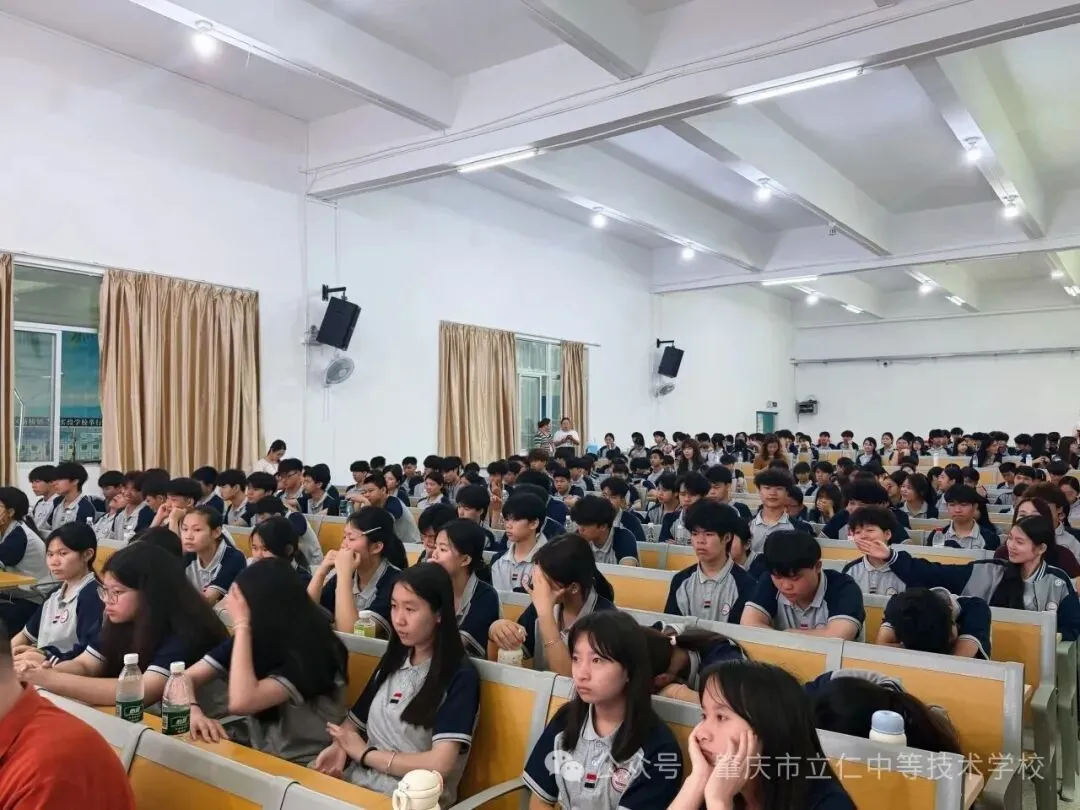 中考分数已定,选对赛道圆你大学梦!来立仁,升学就业两不误!-第65张图片-四季读书网 中考分数已定,选对赛道圆你大学梦!来立仁,升学就业两不误!-第65张图片-四季读书网
