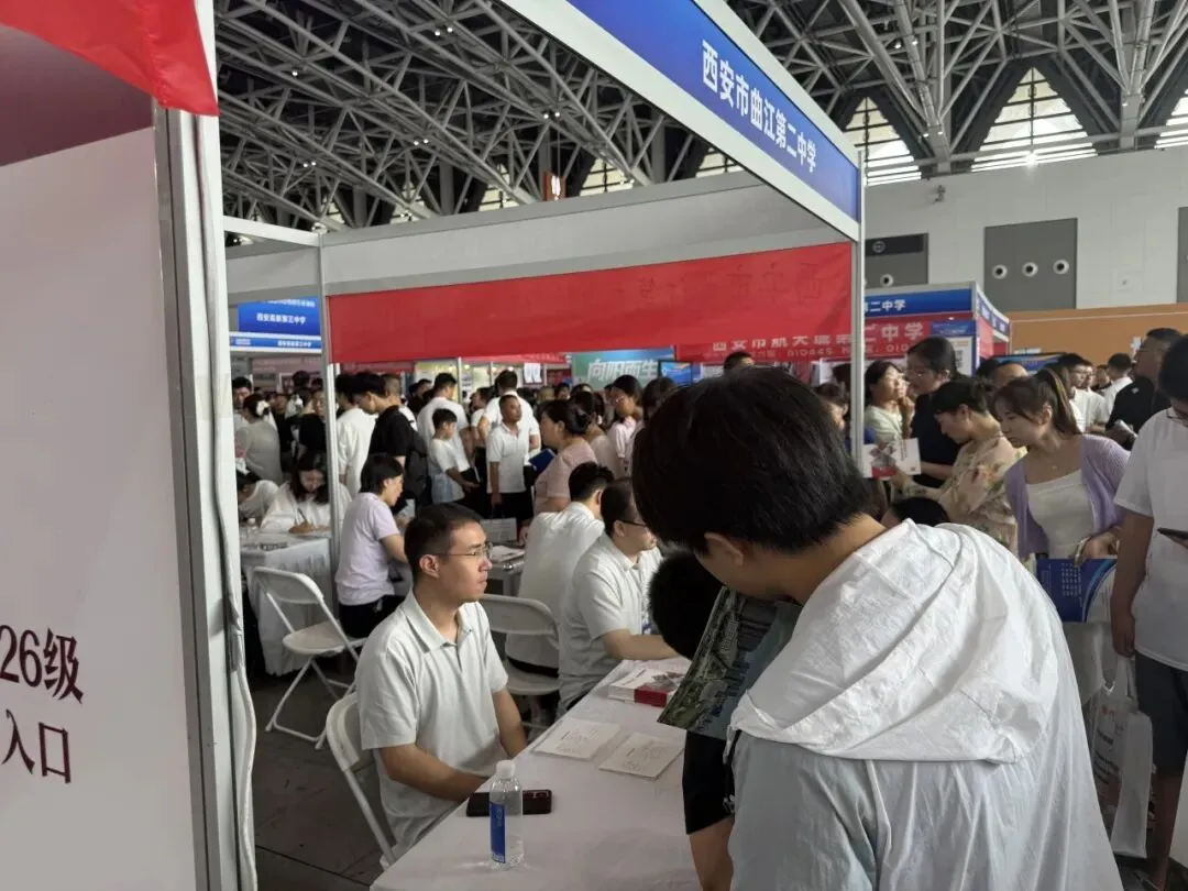 多点联动 暖心答疑丨曲江二中中考招生咨询会现场热度爆棚-第3张图片-四季读书网 多点联动 暖心答疑丨曲江二中中考招生咨询会现场热度爆棚-第3张图片-四季读书网