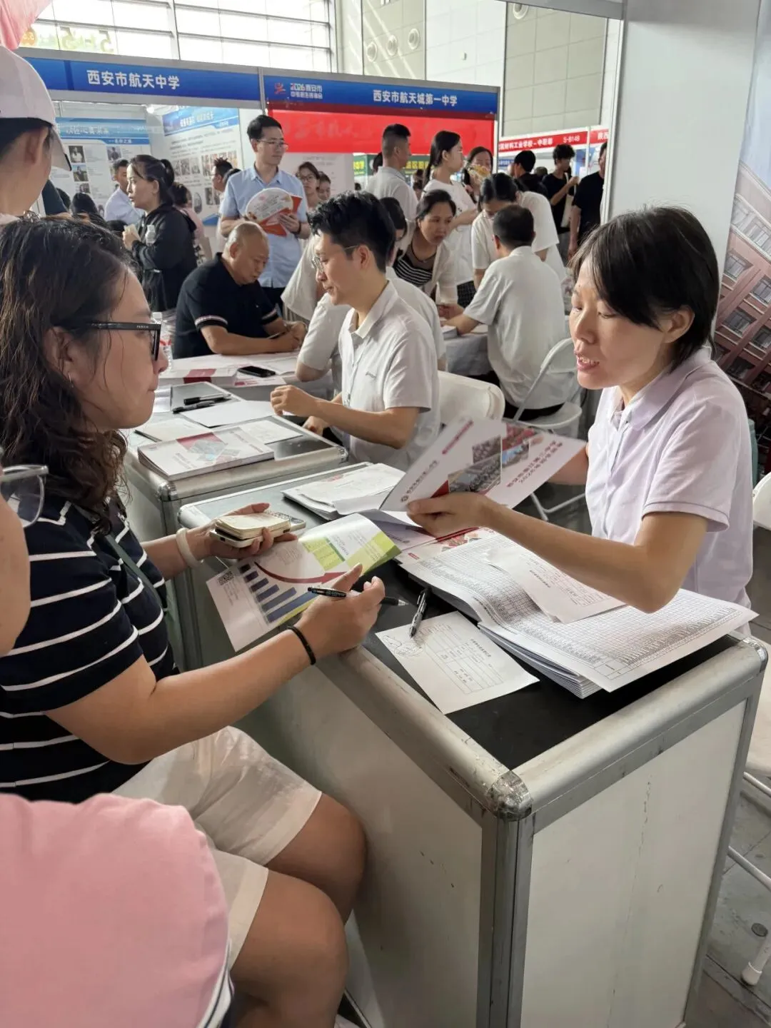 多点联动 暖心答疑丨曲江二中中考招生咨询会现场热度爆棚-第5张图片-四季读书网 多点联动 暖心答疑丨曲江二中中考招生咨询会现场热度爆棚-第5张图片-四季读书网