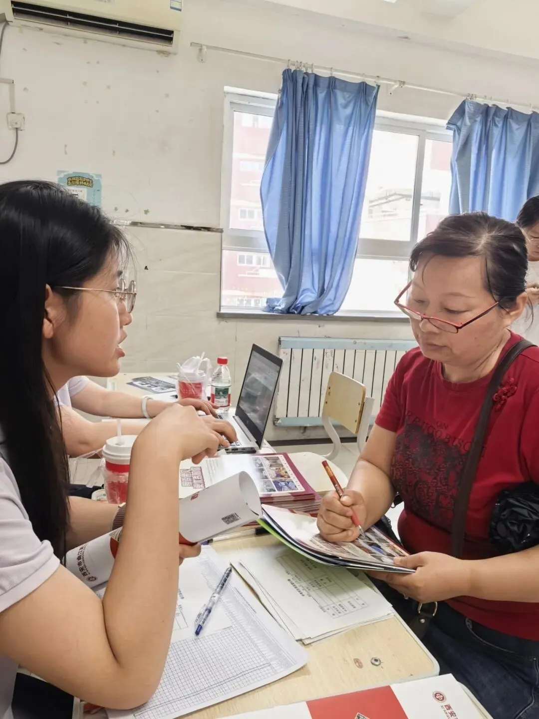 多点联动 暖心答疑丨曲江二中中考招生咨询会现场热度爆棚-第7张图片-四季读书网 多点联动 暖心答疑丨曲江二中中考招生咨询会现场热度爆棚-第7张图片-四季读书网