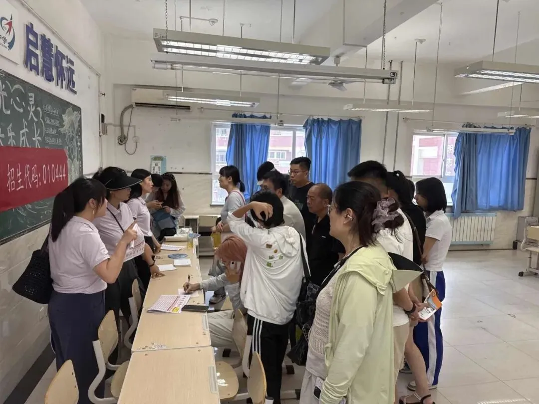 多点联动 暖心答疑丨曲江二中中考招生咨询会现场热度爆棚-第8张图片-四季读书网 多点联动 暖心答疑丨曲江二中中考招生咨询会现场热度爆棚-第8张图片-四季读书网