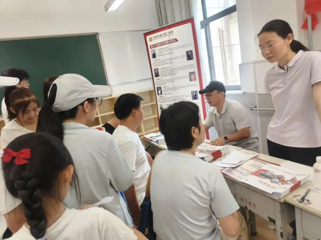 多点联动 暖心答疑丨曲江二中中考招生咨询会现场热度爆棚-第11张图片-四季读书网 多点联动 暖心答疑丨曲江二中中考招生咨询会现场热度爆棚-第11张图片-四季读书网