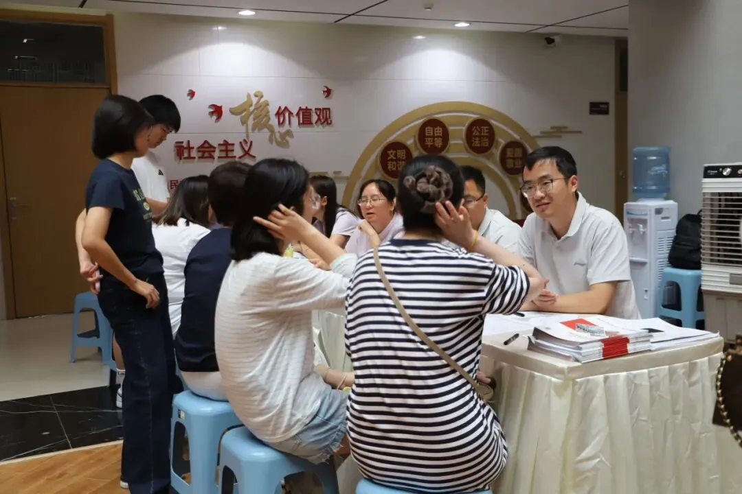 多点联动 暖心答疑丨曲江二中中考招生咨询会现场热度爆棚-第14张图片-四季读书网 多点联动 暖心答疑丨曲江二中中考招生咨询会现场热度爆棚-第14张图片-四季读书网