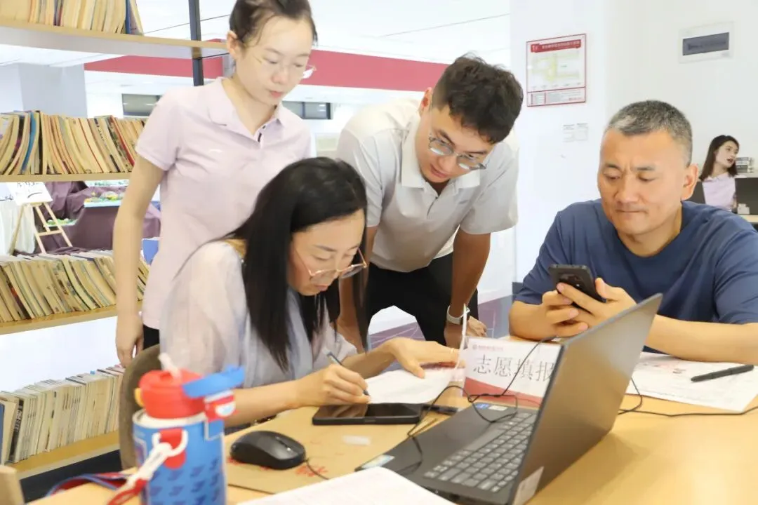 多点联动 暖心答疑丨曲江二中中考招生咨询会现场热度爆棚-第16张图片-四季读书网 多点联动 暖心答疑丨曲江二中中考招生咨询会现场热度爆棚-第16张图片-四季读书网