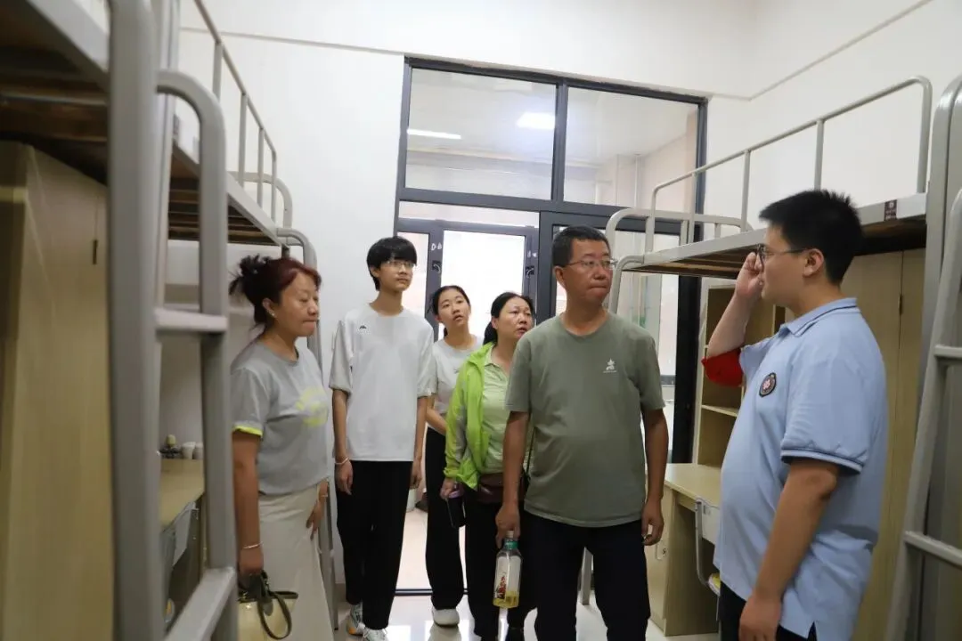 多点联动 暖心答疑丨曲江二中中考招生咨询会现场热度爆棚-第19张图片-四季读书网 多点联动 暖心答疑丨曲江二中中考招生咨询会现场热度爆棚-第19张图片-四季读书网