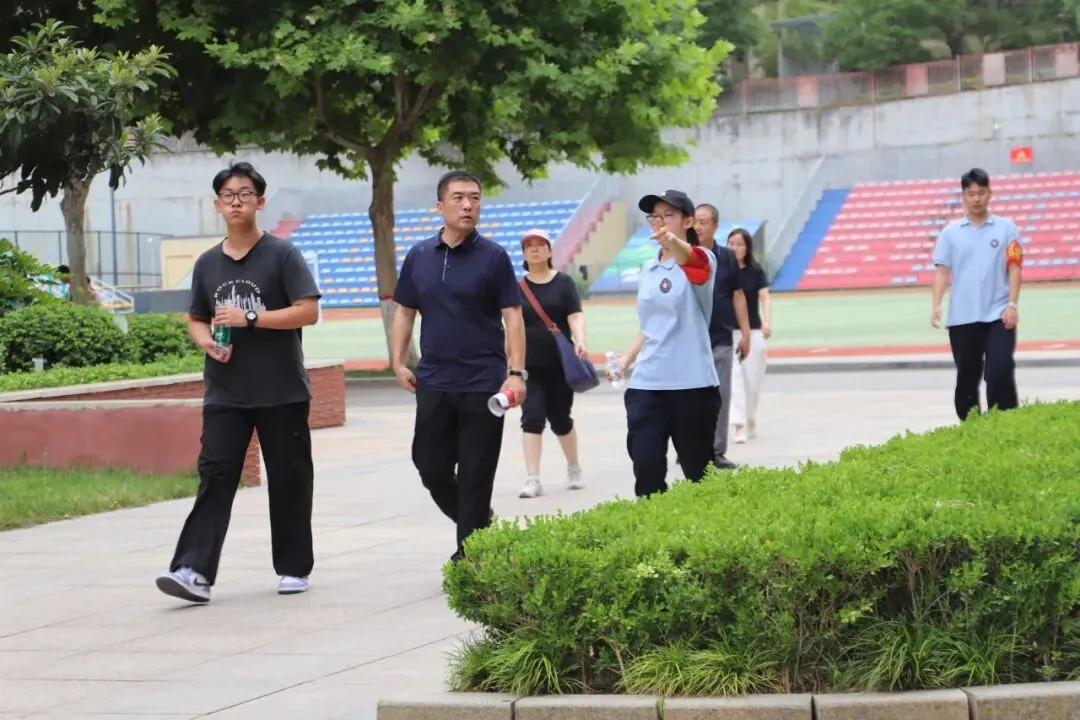 多点联动 暖心答疑丨曲江二中中考招生咨询会现场热度爆棚-第22张图片-四季读书网 多点联动 暖心答疑丨曲江二中中考招生咨询会现场热度爆棚-第22张图片-四季读书网