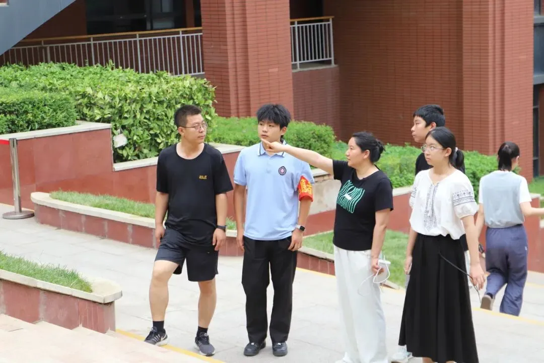 多点联动 暖心答疑丨曲江二中中考招生咨询会现场热度爆棚-第23张图片-四季读书网 多点联动 暖心答疑丨曲江二中中考招生咨询会现场热度爆棚-第23张图片-四季读书网