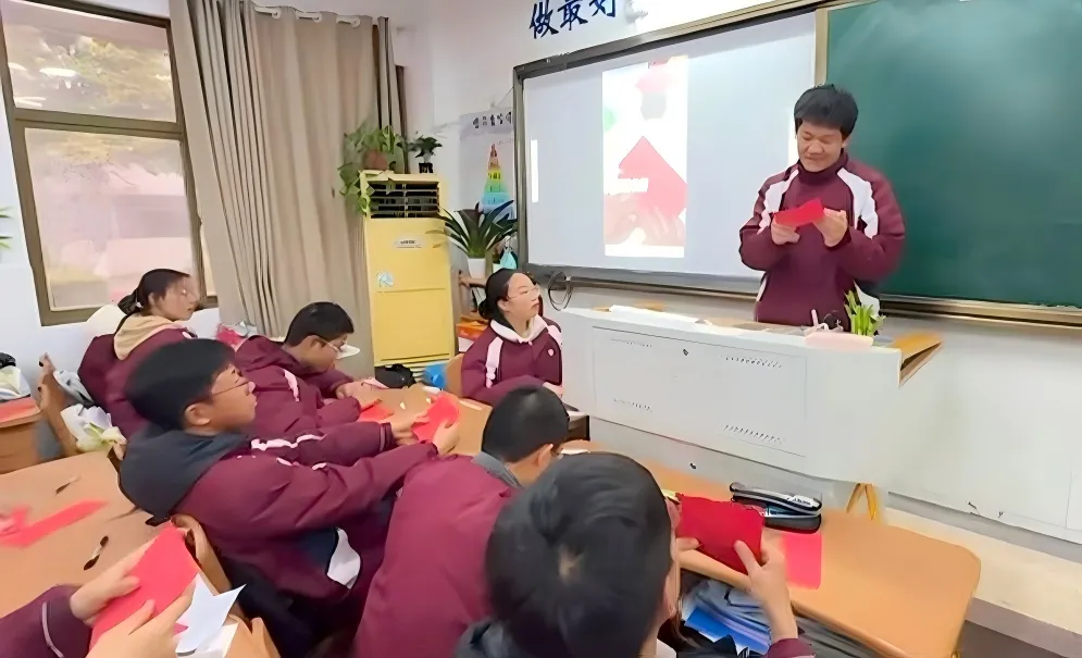 中考专栏•班科组|笃行磨剑终出鞘,少年乘风赴青云——初三5班-第17张图片-四季读书网 中考专栏•班科组|笃行磨剑终出鞘,少年乘风赴青云——初三5班-第17张图片-四季读书网