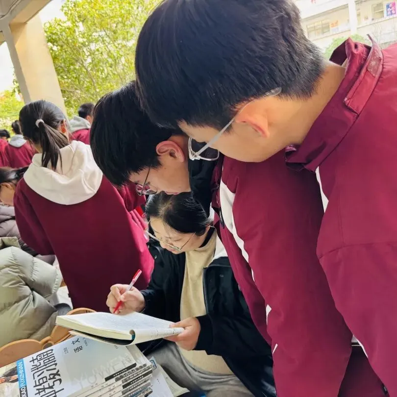 中考专栏•班科组|笃行磨剑终出鞘,少年乘风赴青云——初三5班-第50张图片-四季读书网 中考专栏•班科组|笃行磨剑终出鞘,少年乘风赴青云——初三5班-第50张图片-四季读书网