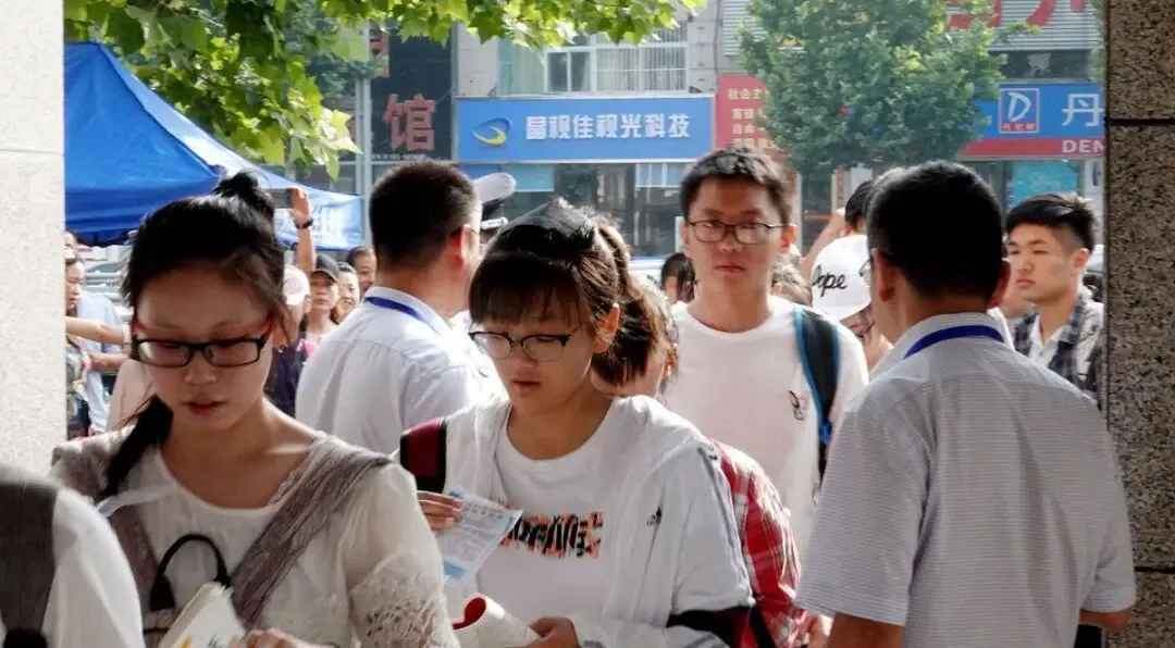 广州中考放榜,492分就能上普高?家长别高兴太早-第2张图片-四季读书网 广州中考放榜,492分就能上普高?家长别高兴太早-第2张图片-四季读书网