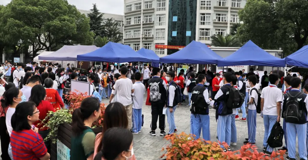 中考691.5分去读中职:上海中考最魔幻的一幕,藏着的极致焦虑-第1张图片-四季读书网 中考691.5分去读中职:上海中考最魔幻的一幕,藏着的极致焦虑-第1张图片-四季读书网