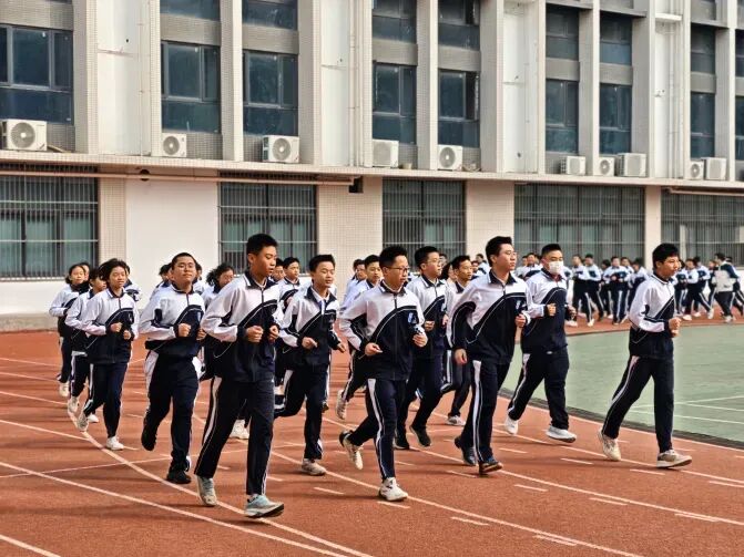 中考出分!新塘这批学生选对学校逆袭名高,成功翻盘!-第16张图片-四季读书网