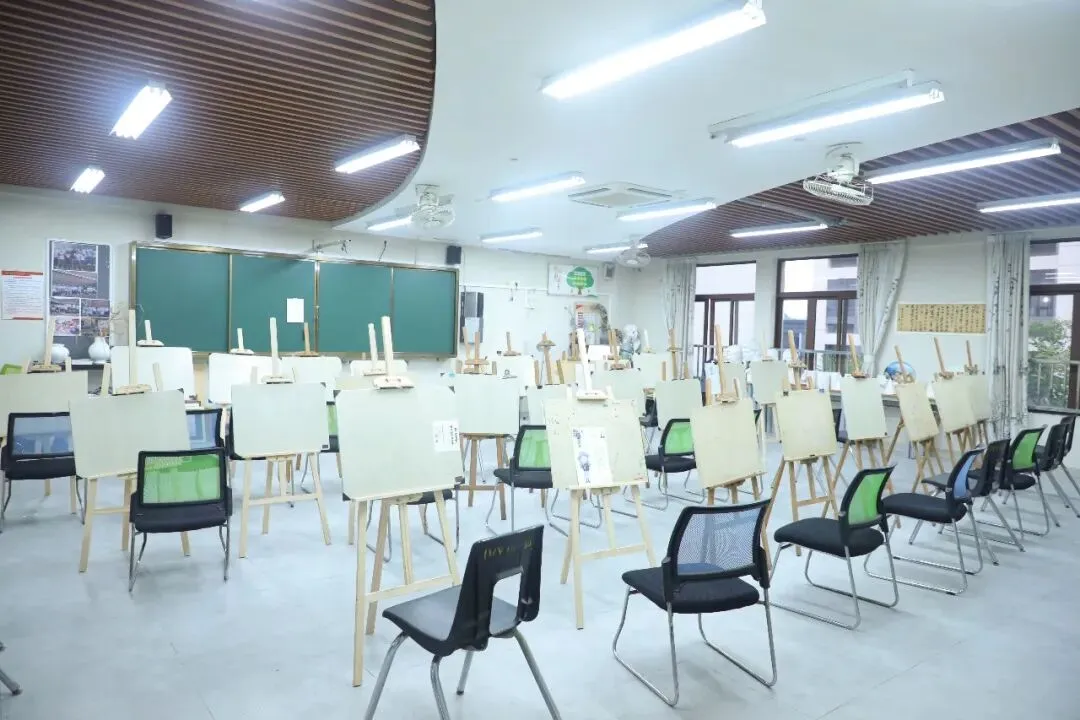 国家备案AI大模型!肇广学校:AI赋能中考提质,高分段学生闪耀-第21张图片-四季读书网 国家备案AI大模型!肇广学校:AI赋能中考提质,高分段学生闪耀-第21张图片-四季读书网