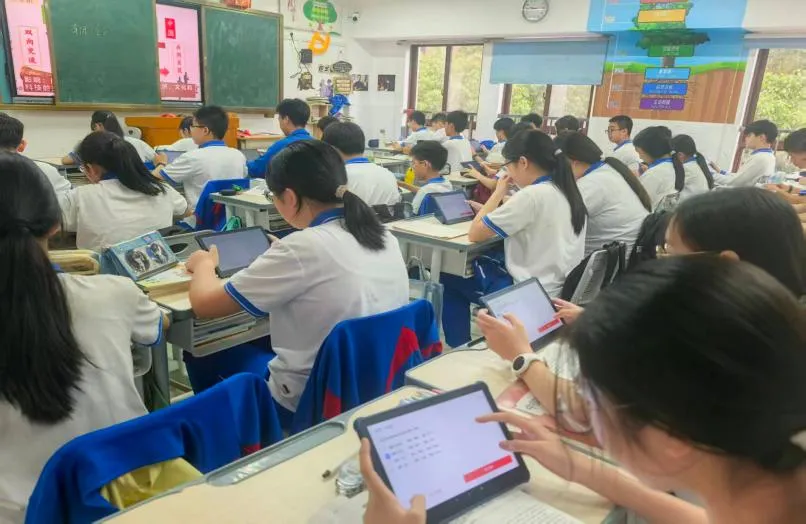 国家备案AI大模型!肇广学校:AI赋能中考提质,高分段学生闪耀-第28张图片-四季读书网 国家备案AI大模型!肇广学校:AI赋能中考提质,高分段学生闪耀-第28张图片-四季读书网