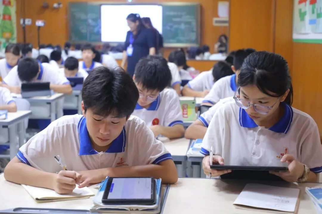 国家备案AI大模型!肇广学校:AI赋能中考提质,高分段学生闪耀-第48张图片-四季读书网 国家备案AI大模型!肇广学校:AI赋能中考提质,高分段学生闪耀-第48张图片-四季读书网