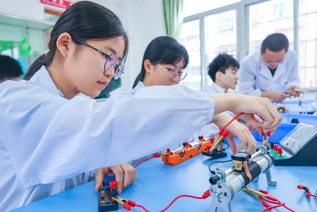 【中考专访一】重磅!明珠2026首位受访学霸,跟着她找准初中学习方向-第10张图片-四季读书网