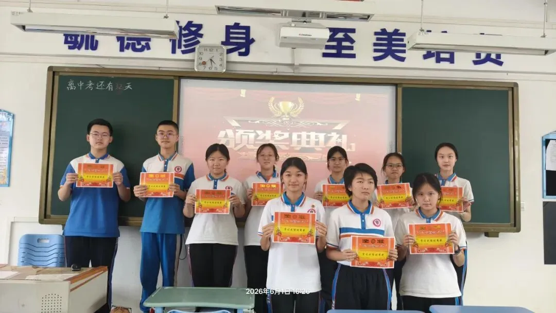 中年遇中考,填志愿是场豪赌,等录取是开盲盒.-第2张图片-四季读书网 中年遇中考,填志愿是场豪赌,等录取是开盲盒.-第2张图片-四季读书网