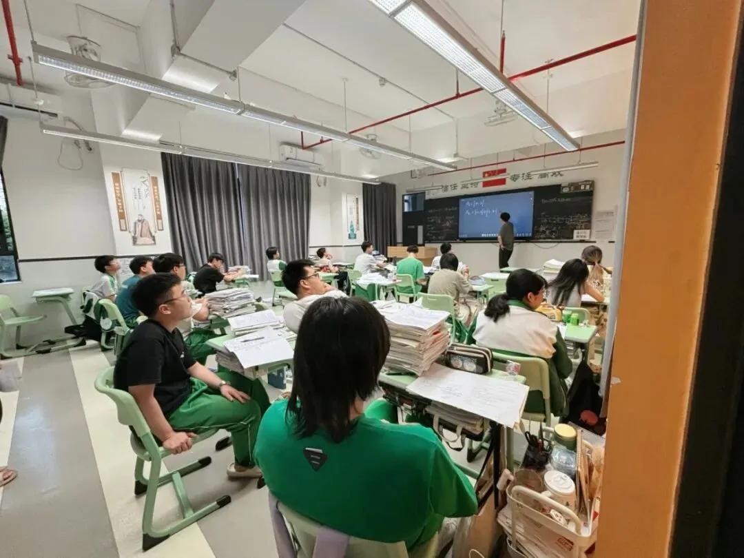 广州中考滑档被技校录取?本地家长统一建议:优先复读!-第15张图片-四季读书网 广州中考滑档被技校录取?本地家长统一建议:优先复读!-第15张图片-四季读书网