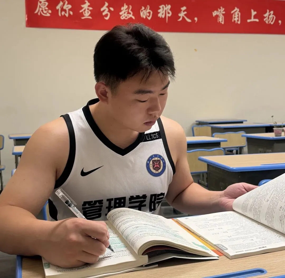 中考不到300分,居然考上了研究生 | 华博学员田宇航的逆袭升学之旅-第79张图片-四季读书网