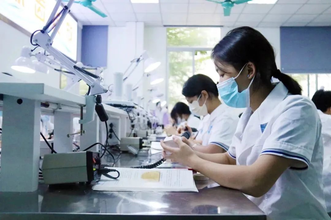 中考后,女生选专业:这5个方向,企业正在加价要人-第7张图片-四季读书网