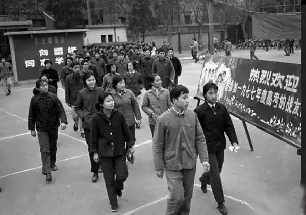 1977年高考试卷"蹿红",网友:生不逢时,否则,我也能上清华北大!-第18张图片-四季读书网 1977年高考试卷"蹿红",网友:生不逢时,否则,我也能上清华北大!-第18张图片-四季读书网