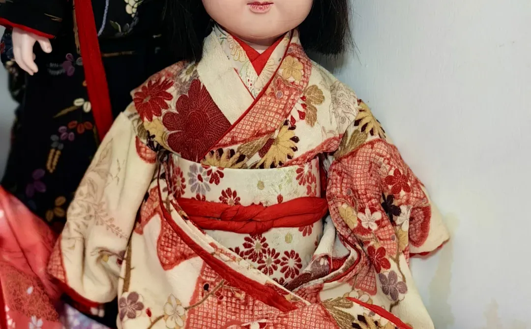 和日本老照片小女孩长相一样的市松人形