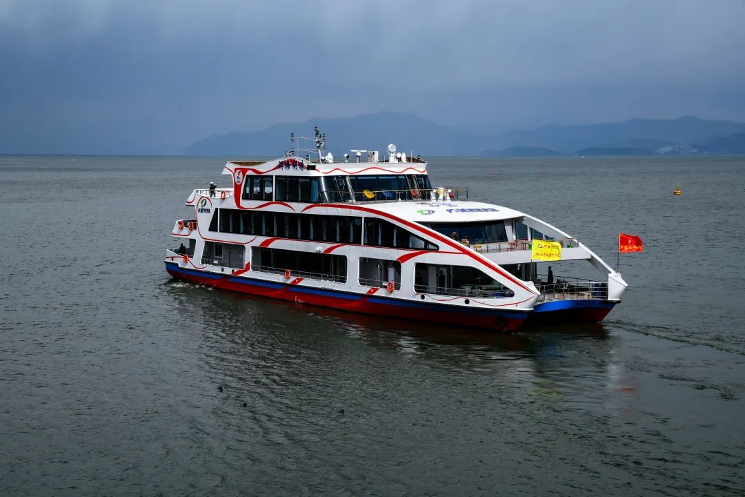 大理旅游集团新能源船舶“洱海明珠号”投入试运营