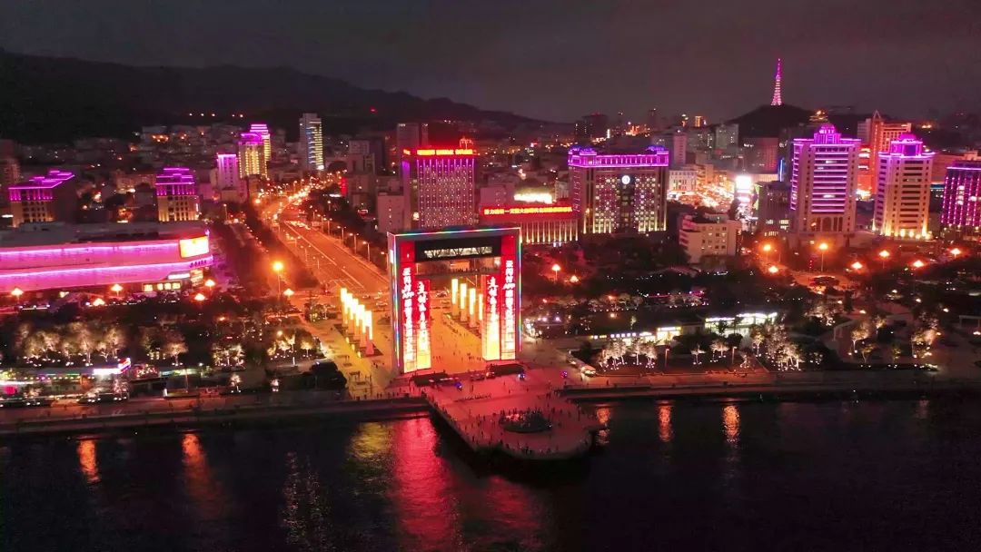 威海千里山海旅游路:海草房/天鹅湖/布鲁威斯号/火炬八街/环海路/猫头山/半月湾/海源公园/大相框/幸福门/那香海全线打卡一日游