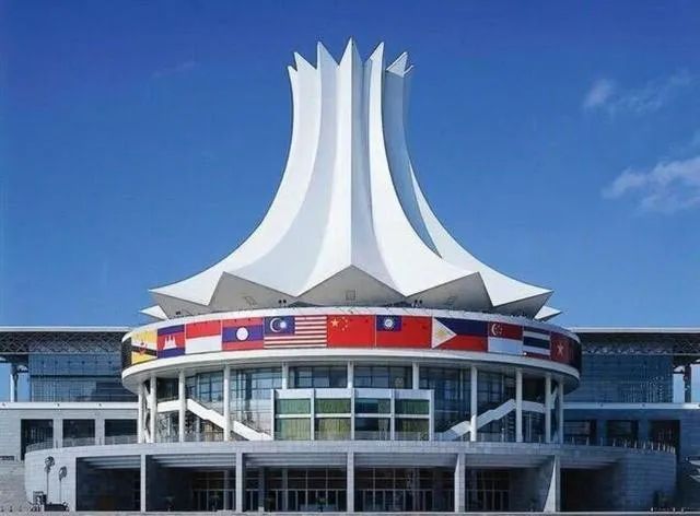 【2024春季长线丨国内游丨逢山遇海丨发班日期--3月20日“广西—靖西、崇左、北海、涠洲岛双卧10日游】