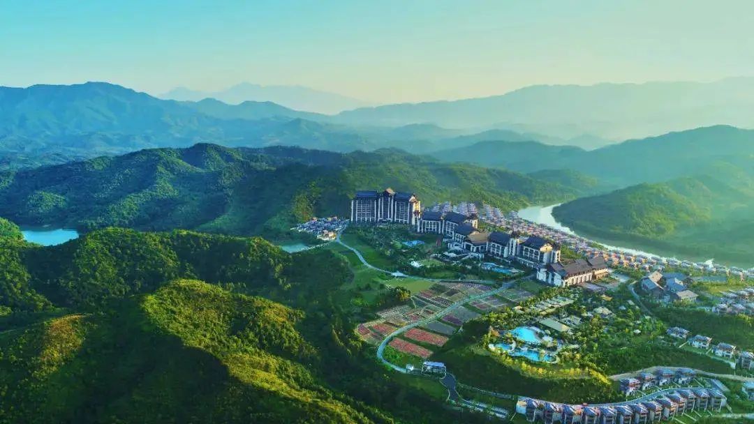 全天候自助美食套餐!住熹乐谷温泉度假酒店,畅泡凤凰温泉,打卡星球无动力乐园!￥999抢!
