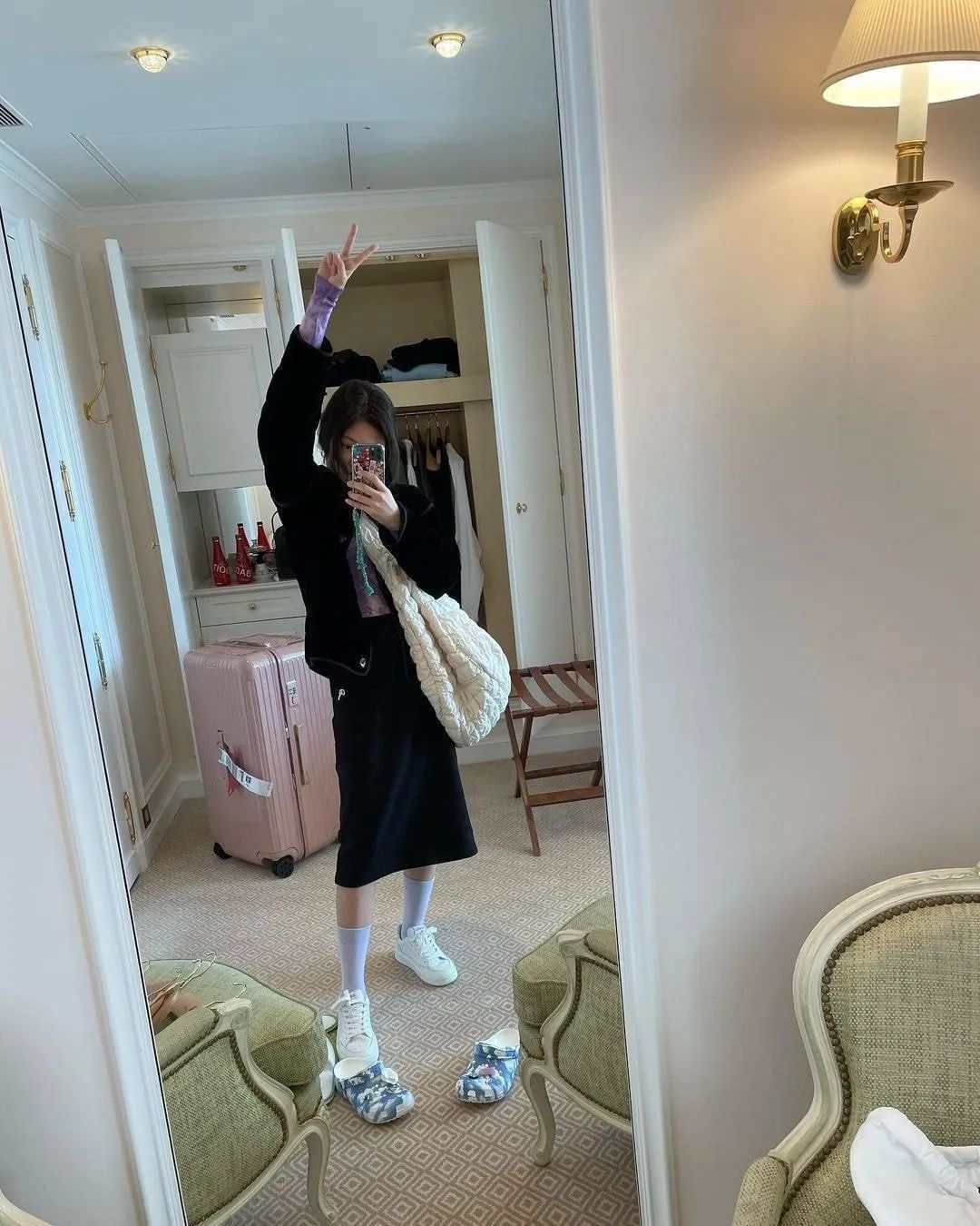 Jennie出去旅行最喜欢背这个包包