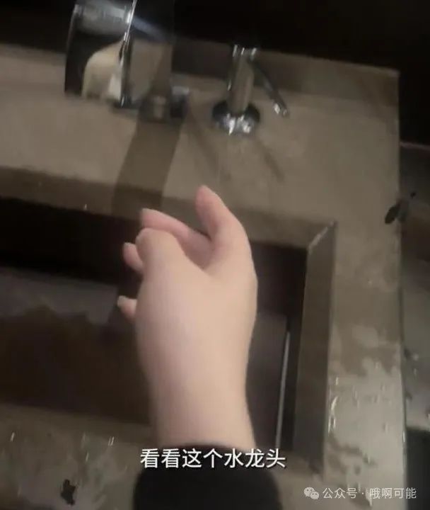 田朴珺入住4000元五星级酒店!床单有血迹,水杯不干净,酒店回应