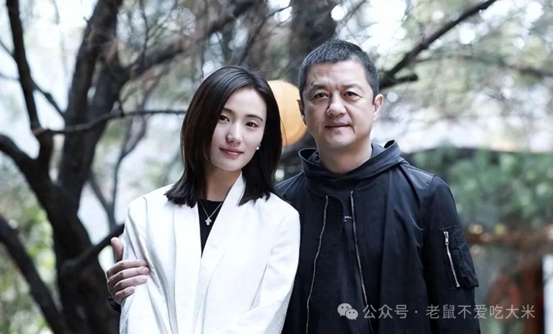 李亚鹏老婆去昆明旅行,海哈金喜被赞好妈妈,为夫还4千万债务