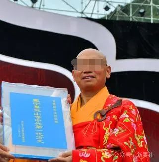 【寺庙主持】和美女主播在酒店开房、偷尝禁果,被注销戒牒