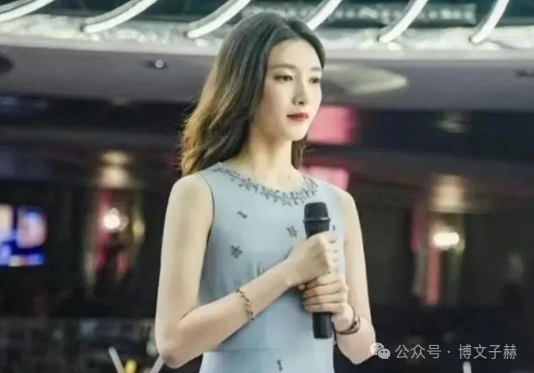 《三十而已》:精心打扮来邮轮度假的王漫妮不会想到,梁正贤为何单独找她共进夜宵?仅仅是因为顾佳给她挑选的那条裙子?才不是呢