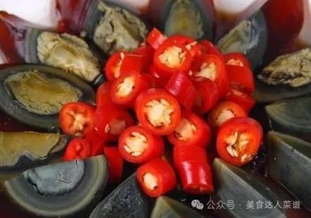 老外来到巩义游玩,看到这些美食,老外难以下咽,食欲大减
